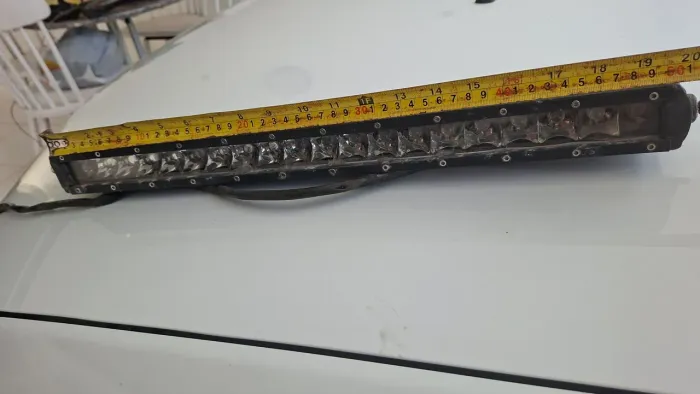 Lanterna tipo régua de led, para auxiliar veiculos em trilhas noturnas  
