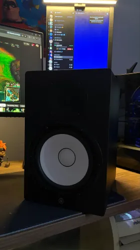 Monitores Yamaha HS8 e interface beringher