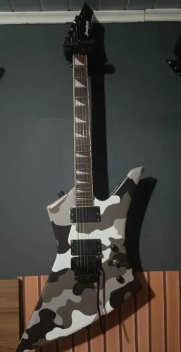 GUITARRA EXPLORER STRINBERG Designed by USA