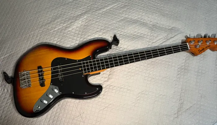 Baixo Jazz bass Squier fender