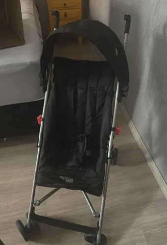 Vendo carrinho de passeio para bebê. Estilo guarda chuva 