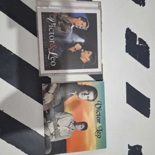 CDs Victor e Leo