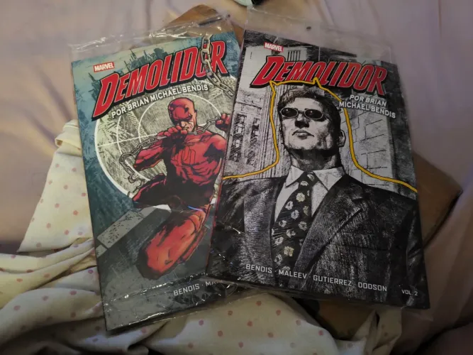 DEMOLIDOR POR BENDIS VOL 1 E 2 (LACRADAS)