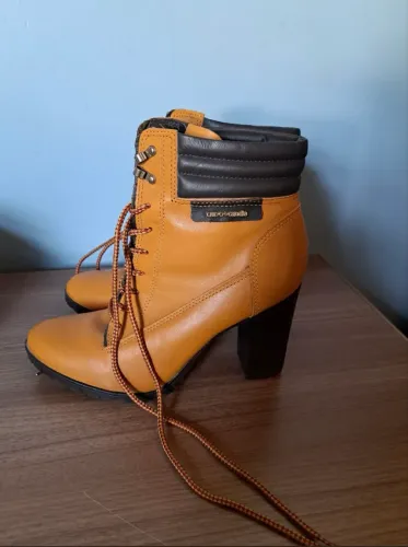 Bota Cravo e Canela caramelo - tamanho 37 - nova