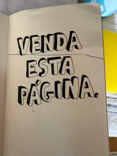 Vendo folha de papel porque ela me obriga 