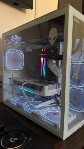 PC Gamer Ryzen 75700x3D RTX 5070 32G RAM 3600mhz + NVme 2TB + 1TB Sata + Water Cooler