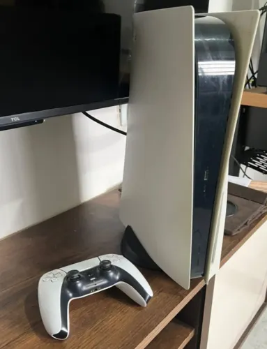 Playstation 5 em ótimo estado 825 GB Com Controle