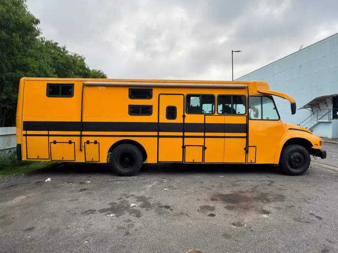 Motorhome tipo school bus onibus escolar americano 