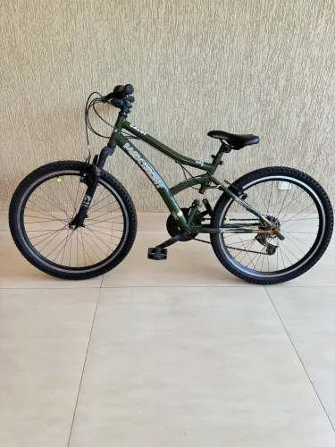Vende -se uma bicicleta