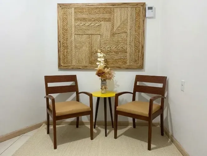 Lindo Par de Poltronas + mesinha. Viamão