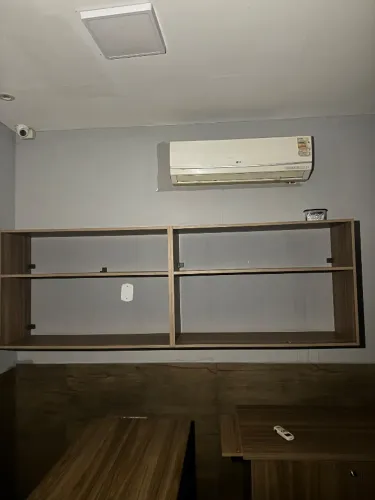 Armário suspenso / prateleiras