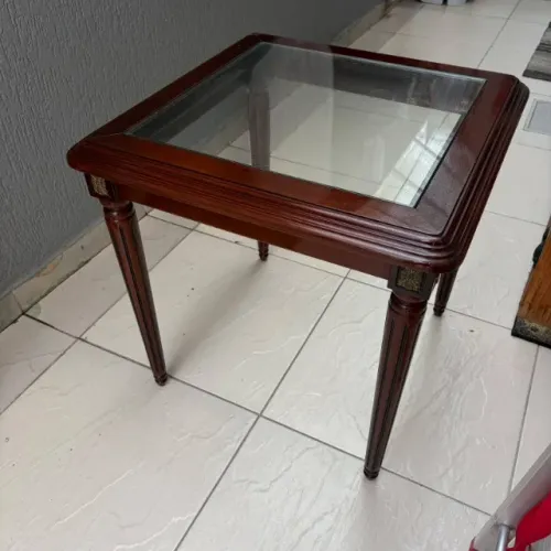 nesa de canto em mogno