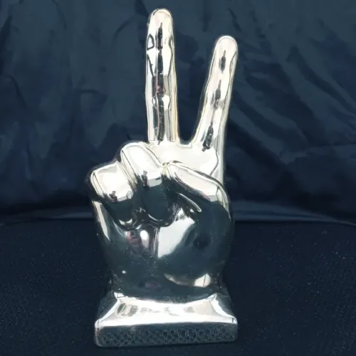 Escultura antiga Paz e Amor Dourada em porcelana estátua rica em detalhes de coleção