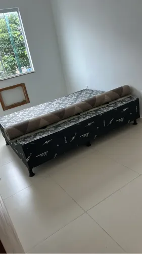 Vendo base de cama de casal muito nova