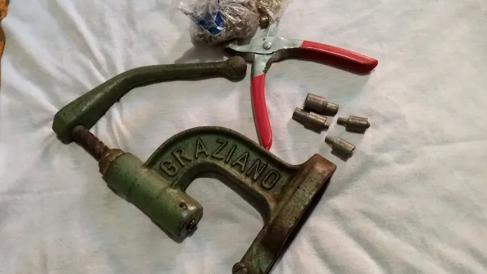 Máquina pbater botão, aribiti mais matriz