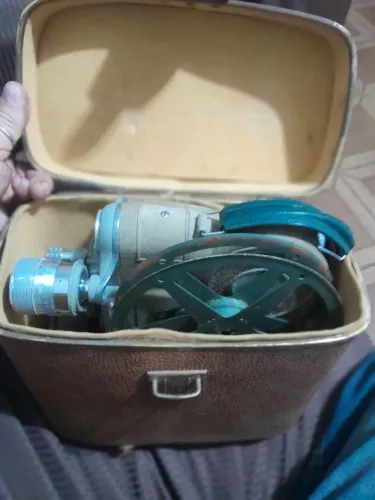 Camera vintage filmadora cinema 16 mm anos 50/60