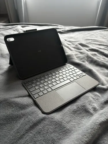 Capa teclado logitech - combo touch - para iPad 10ª geração