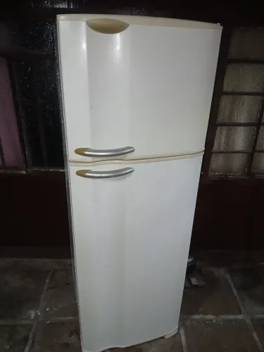 Geladeira eletrolucx dc38 380 lts