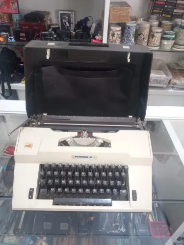 Máquina de Escrever Remington 33 L - Linda Peça Decorativa Vintage