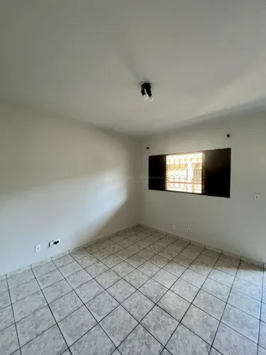 Apartamento kitnet em ótima localização, poucos metros da UEM.