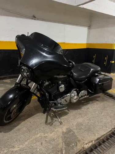 Harley Davidson Street glide com vários acessórios impecável!