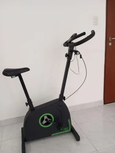 Vendo bike, pouco tempo de uso, funcionando perfeitamente, sem neum defeito,