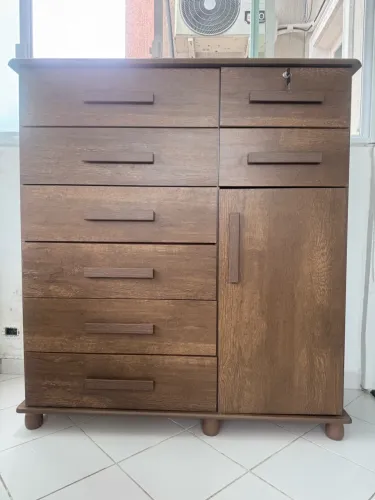 Cômoda 8 gavetas 1 porta