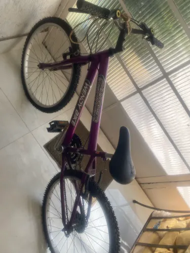 Vendo bicicleta, semi nova