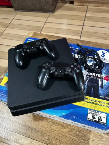 PS4 Slim 1TB + 2 Controles + 6 Jogos | Excelente Estado