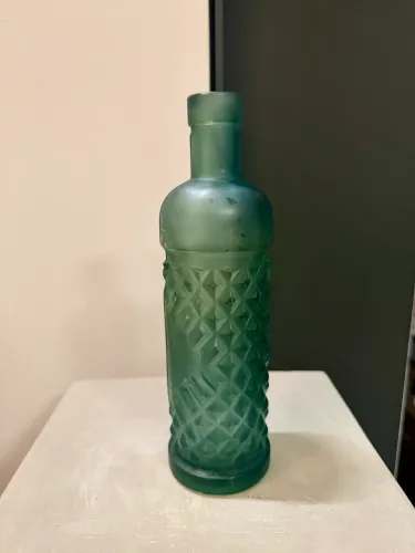 Garrafa Decorativa em Vidro Verde Fosco Texturizado - 23 cm