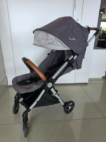 Carrinho de bebê Silver Cross - compacto e cabe dentro do avião