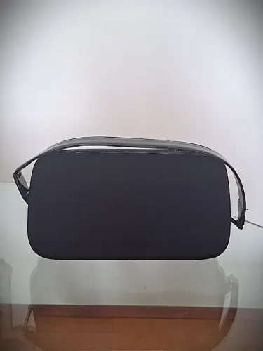 Bolsa Salvatore Ferragamo preta super conversada como nova, usada poucas vezes!