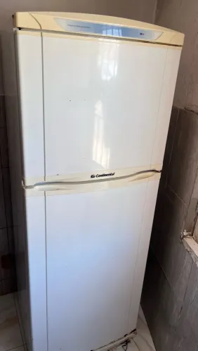 Vendo geladeira USADA