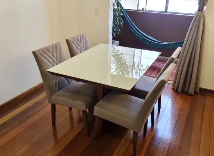 Mesa + 4 Cadeiras