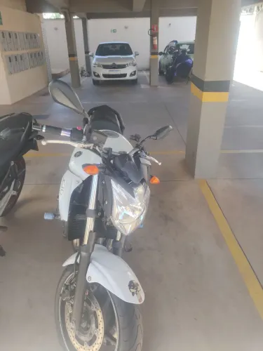 XJ6n ano 2012 com 2026 pago 2 pneu bom 