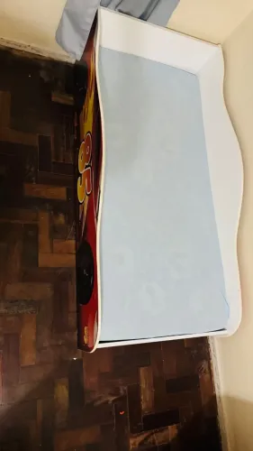Cama carros bem conservado, vai com o colchão .