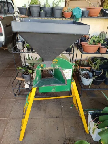 Triturador 1,5 Cv + um motor de 2 Cv