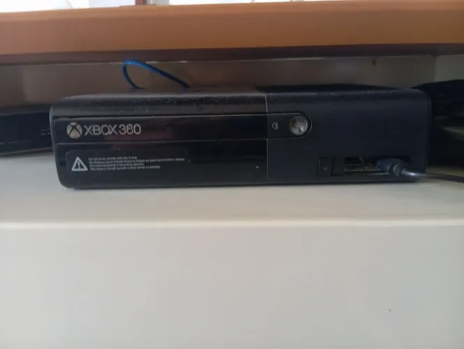 Xbox 360 como desbloqueio exploit e um controle Kinect e jogos