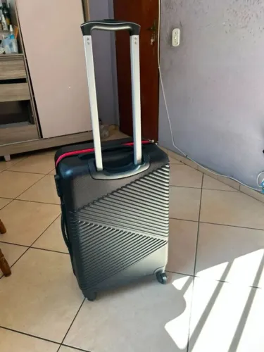 Mala de Viagem Média Sestini Vega (Preta com Vermelho) - Nova