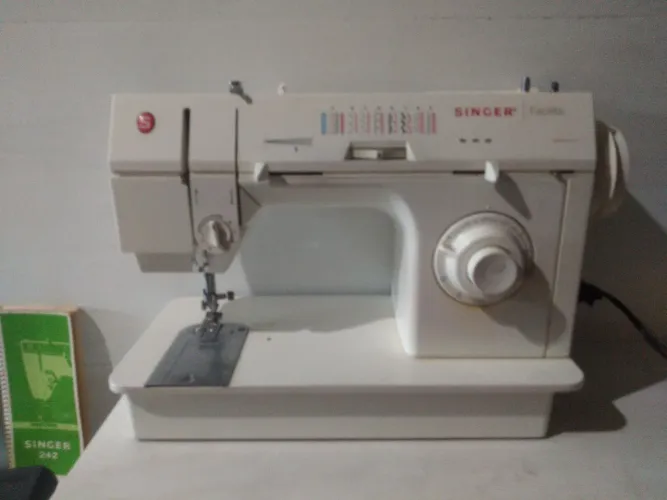 Máquina costura Singer Facilita 