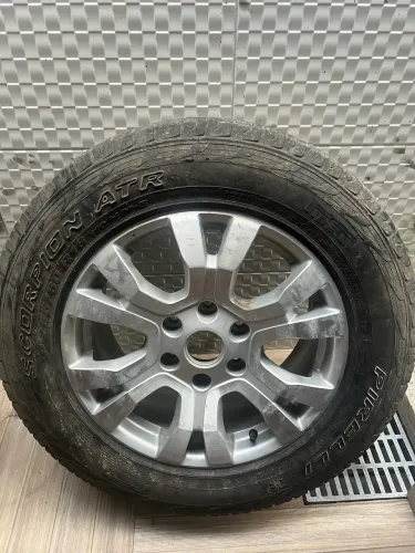 VENDE-SE JANTE COM PNEU ARO 18