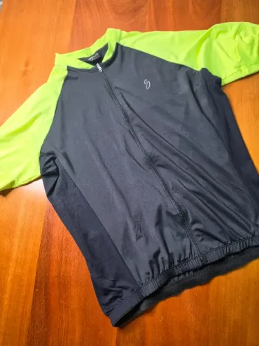 CAMISA DE CICLISMO SAVANCINI TAMANHO G - PRETA E VERDE NEON