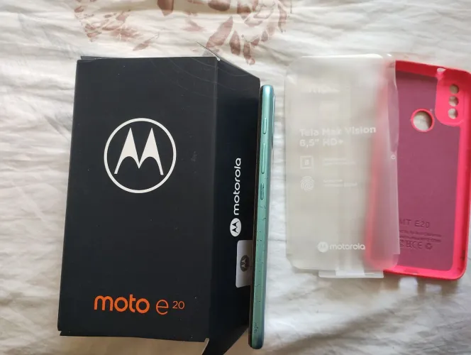 Moto e20 em ótimo estado de conservação