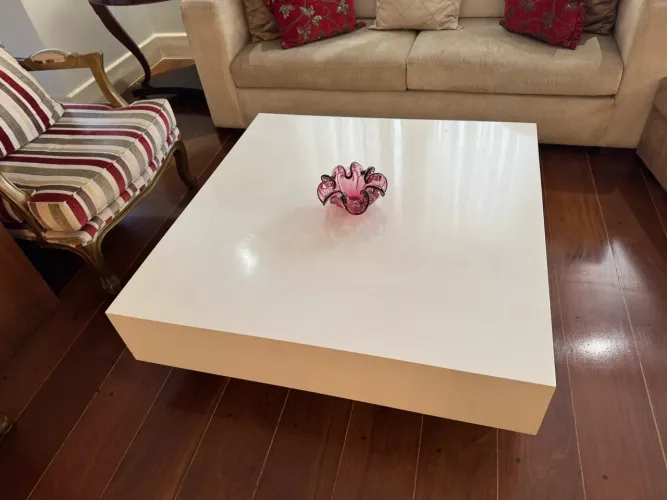 Mesa de centro branca 1,10x1,10. 35cm de altura