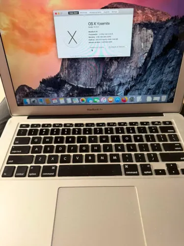 MacBook Air 13 Apple i5 4GB 128GB - Prata