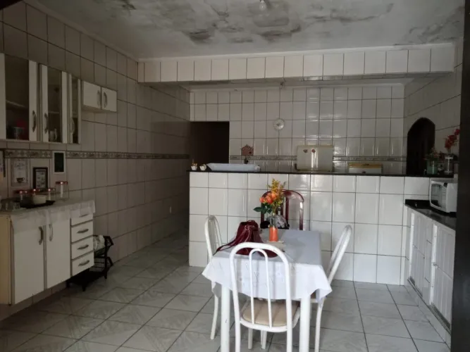 Casa á venda com 4 Dormitórios, 4 Vagas, em Vila Jacuí por R$ 700.000. Imóvel Residencial 