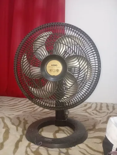 Ventilador Arno ele liga fica um bom tempo e para