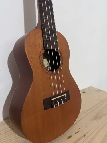 UKULELE SHELBY