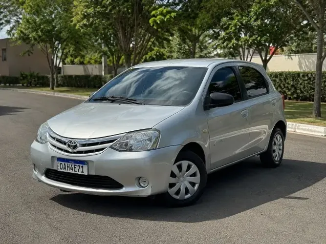 Toyota Etios XS 1.5 Flex 16V 5P Mec. 2014