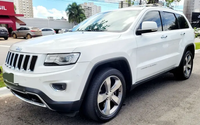Jeep Grand Cherokee Limited 3.0 TB Dies. AUT 2015